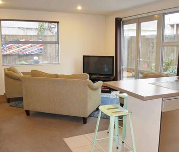 SYDENHAM - 3 BEDROOM, 2 X BATHROOM REAR TOWNHOUSE - Photo 3