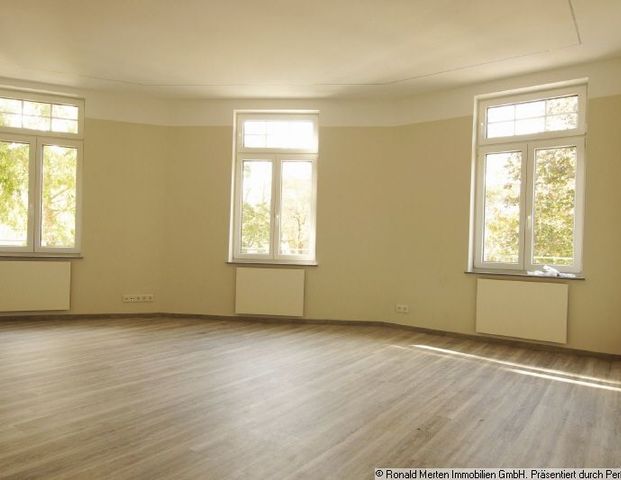 Dreiraumwohnung mit Balkon und Stellplatz in Erfurt-Süd - in Kürze bezugsfrei: in 2024 komplett hochwertig sanierte Wohnung - Photo 1