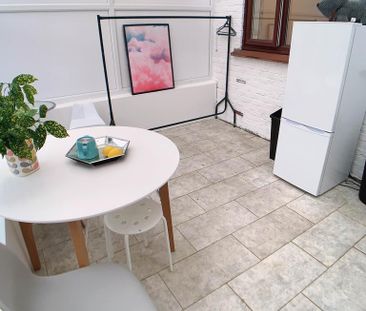 1 bedroom in a house share to rent - Photo 3