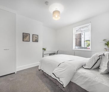 4 bedroom terraced house to rent - Photo 5