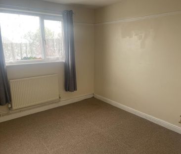 3 bedroom end of terrace house to rent - Photo 3