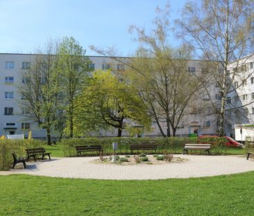 3-Raum-Wohnung mit Balkon in familienfreundlicher Umgebung - Photo 1