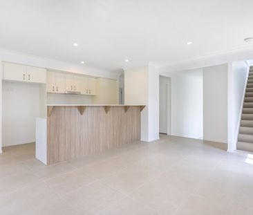 5 Blue Lakes Place, North Kellyville NSW 2155 - House For Rent | Do... - Photo 4