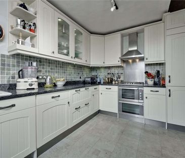 A delightful wing of a converted former Vicarage in an elevated and... - Photo 3