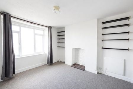 1 Bed Flat - Photo 2