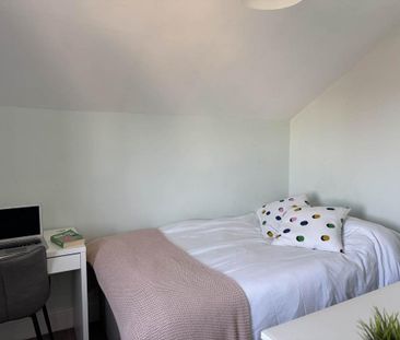 6 bedroom house to rent - Photo 2