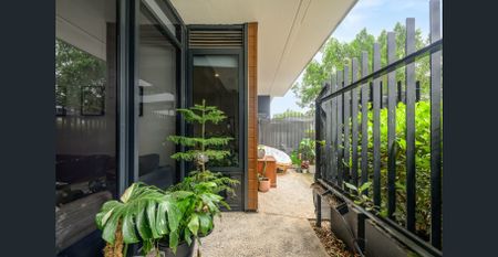 Modern 1-Bedroom Apartment with Study in Travancore - Photo 5