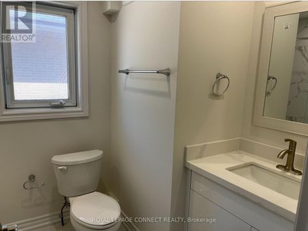 54 Foxrun Avenue – Toronto W05, Ontario - Photo 4