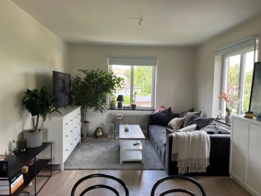 Fräscht renoverad och mycket exklusiv gavel 2:a högst upp i huset. - Foto 1