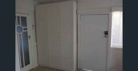 Quiet Garden Studio Unit with free WiFi - Photo 5