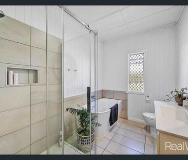 Stunning 4 bed home with Queensland Charm! - Photo 4