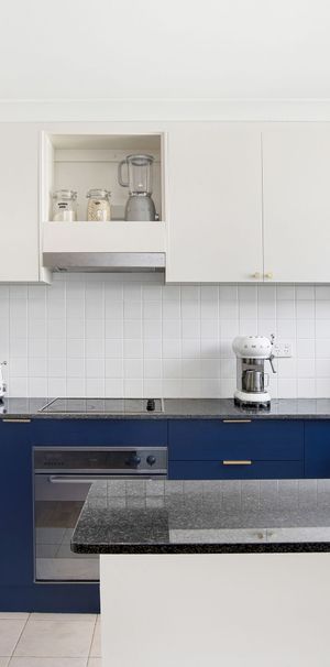 Stylish Top Floor Apartment on the Edge of North Bondi - Photo 1