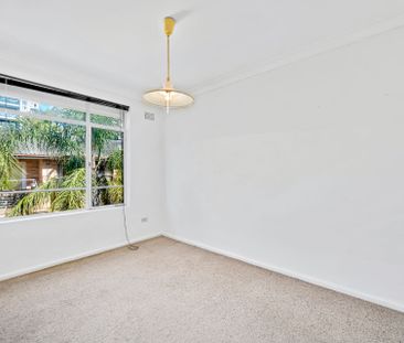Oversized Apartment in Ideal Chatswood Location ** Available 08/05/... - Photo 2