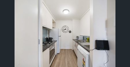 Furnished Apartment In Prime Southbank Location! Perfect City Lifestyle Awaits - Photo 4
