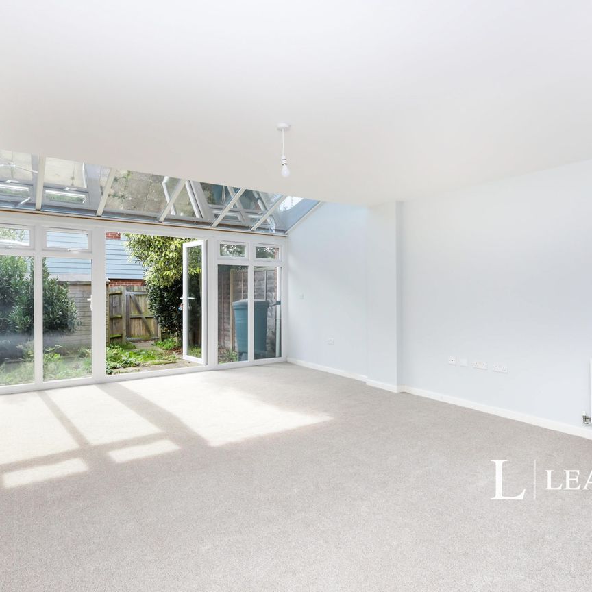4 bedroom town house to rent Weavers Close - Photo 1