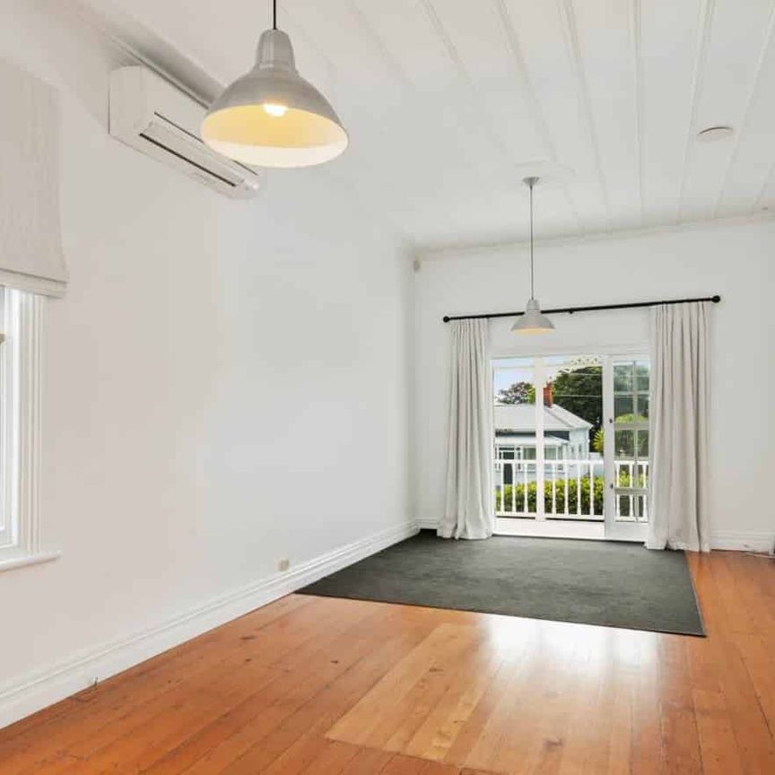Sunny character villa in Mount Eden - Photo 1