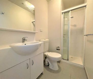 FULLY FURNISHED, NEAR RMIT & MELBOURNE UNIT - Photo 5