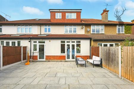 4 Bedroom House - Terraced - Photo 4