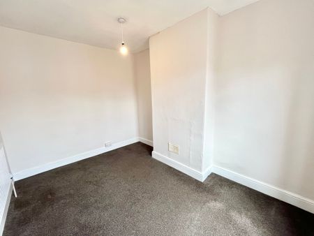 Eastbourne Gate, Taunton, Somerset - Photo 2