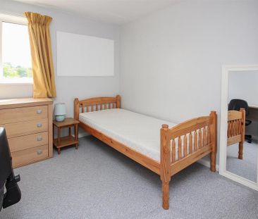 3 bedroom flat to rent - Photo 3