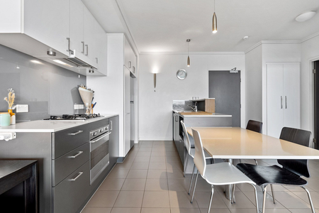 Spacious Unit in the Heart of Hamilton! - Photo 3