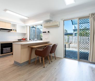 A luxury townhouse. New Renovated House, Close to train, bus and sc... - Photo 4