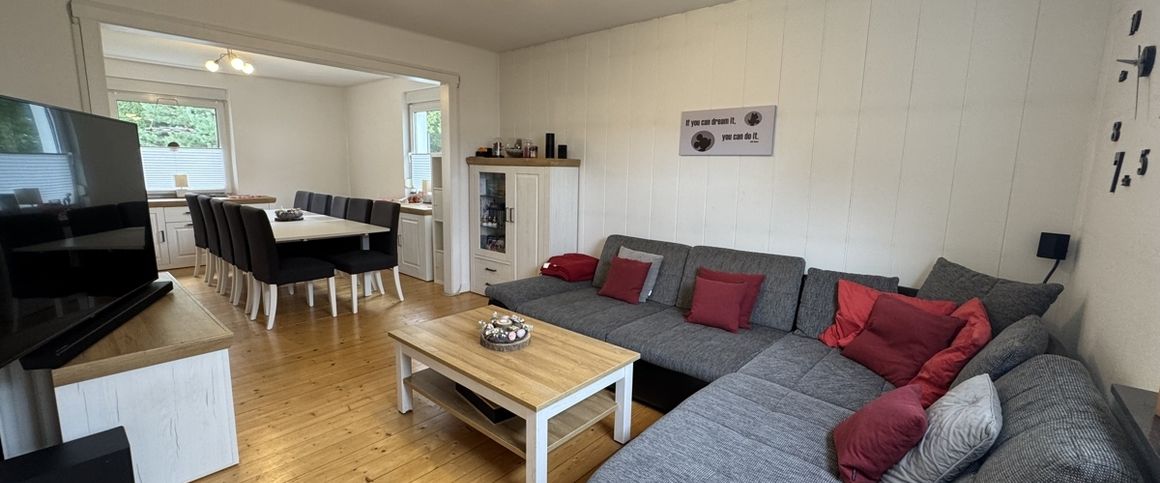 Charmantes Einfamilienhaus mit Garage - Photo 1