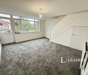 3 bedroom flat to rent - Photo 1