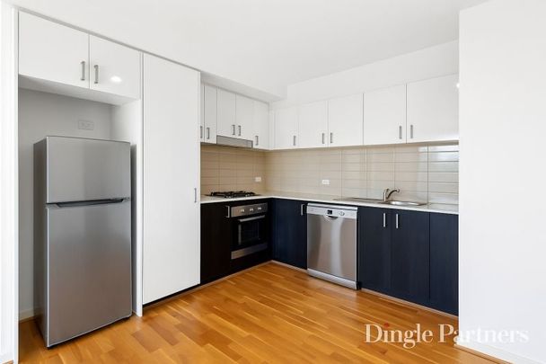 Stylish Modern Apartment in Prime Hughesdale Location - Photo 1