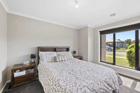 8 Yates St, Lucas VIC 3350 - Photo 3