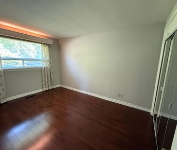 For Lease - 9 Waterfield Drive Unit# Main, Toronto, Ontario - Photo 2