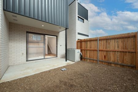 Townhouse in Coombs! - Photo 3