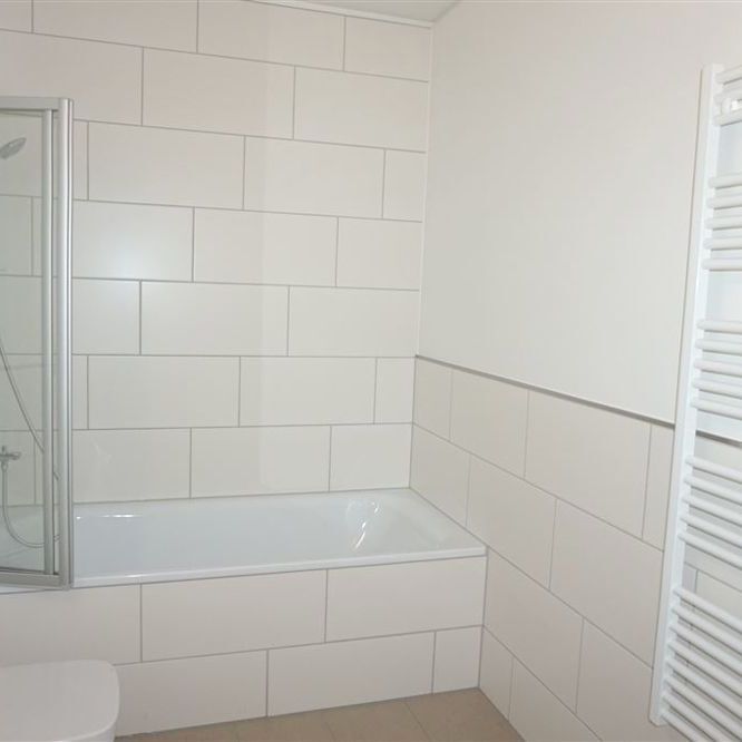 Attraktive 2-Zimmer-Wohnung mit Einbauküche, Balkon und traumhafter Mosellage – Ideal für Berufspendler nach Luxemburg - Photo 1