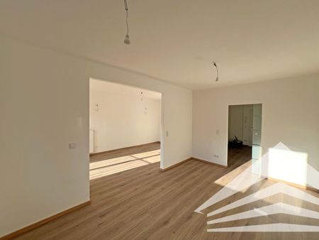 Großzügige, helle 2,5-Zimmer Wohnung in Bahnhofsnähe! - Photo 4