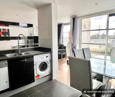 3 bedroom flat to rent - Photo 2