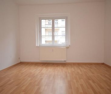 2-Raum • Laminat • Tageslichtbad mit Wanne • Stellplatz • Kaßberg •... - Photo 4