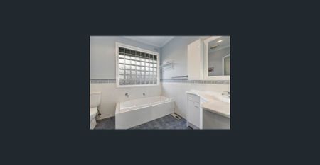 Beautifully Presented Home in a Quiet, Convenient Pocket - Photo 5