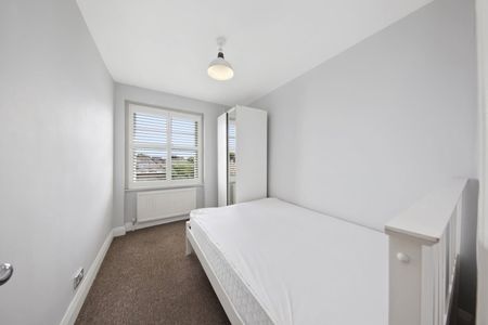 3 Bed Flat, Camden Road, N7 - Photo 3