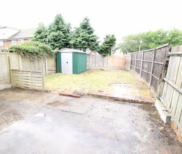 4 bedroom semi-detached house to rent - Photo 2