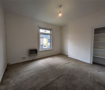 3 bed terraced house to rent in Harford Street, Middlesbrough, TS1 - Photo 2