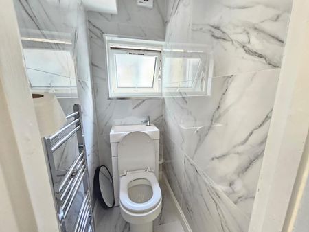 3 bedroom flat to rent - Photo 5