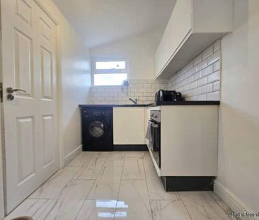 2 bedroom property to rent in Romford - Photo 4