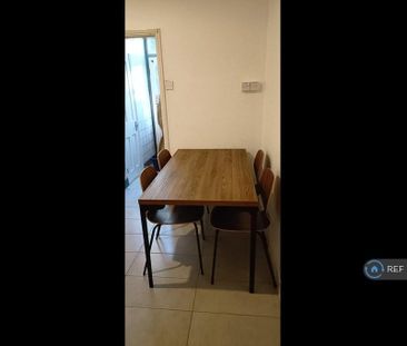 1 bedroom in a flat share to rent - Photo 1