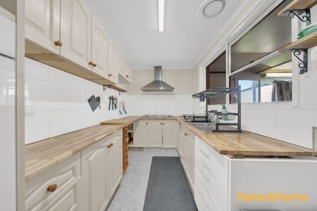 3 Bedroom house for Lease in Cranbourne! - Photo 3