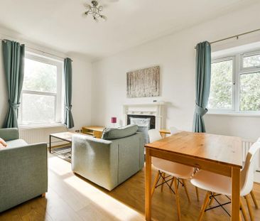 2 bedroom flat to rent - Photo 2