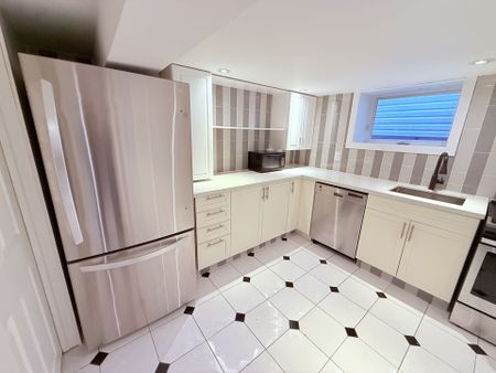 For Lease - 35 Florence Crescent Unit# Lower, Toronto, Ontario - Photo 3