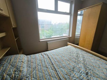 Room in a Shared House, Hornby Road, M32 - Photo 3