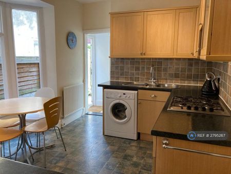 4 bedroom terraced house to rent - Photo 4