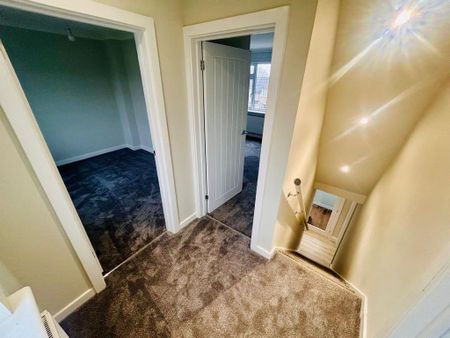 4 bedroom semi-detached house to rent - Photo 4