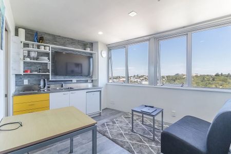 Modern, Clean, Safe 2BR Apt with Pool & Parking - Photo 3